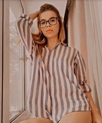 Живу в Москве и предлагаю тебе незабываемые услуги. Люблю пробовать что-то новое, так что расскажи мне свои секретные желания и я помогу их осуществить. У меня есть отличные отзывы от предыдущих клиентов, которые ценят мою страсть и профессионализм. Могу отправить тебе фото, чтобы ты увидел мою красоту. Готова порадовать тебя интимными возможностями, которые ты и не мечтал представить. Жду встречи! 😉❤️ 1505, 21 год