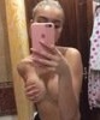 Изысканная красотка, без табу, готова реализовать твои самые сокровенные фантазии. Приглашу к себе в уютные апартаменты для незабываемого отдыха. Позвони, чтобы узнать больше! 4009, 26 лет