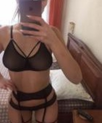 Изысканная красотка, без табу, готова реализовать твои самые сокровенные фантазии. Приглашу к себе в уютные апартаменты для незабываемого отдыха. Позвони, чтобы узнать больше! 4009, 26 лет