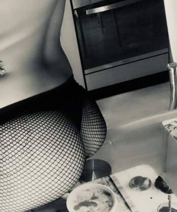 💋 Живу в самом сердце Москвы, города возможностей и страстных встреч. Оказываю широкий спектр услуг, которые унесут тебя в мир наслаждения и удовольствия. 💫 Мы можем испытать взрыв эмоций в нежных объятиях, или ты можешь предаться эротическому массажу, который пробудит все твои скрытые желания. 😉 Мои фото говорят сами за себя - я ухоженная и соблазнительная девушка. У меня есть отличные отзывы, потому что я делаю все для твоего удовольствия. Не медли, позвони мне, и мы создадим незабываемую атмосферу страсти и наслаждения. 💞🔥 9325, 24 года